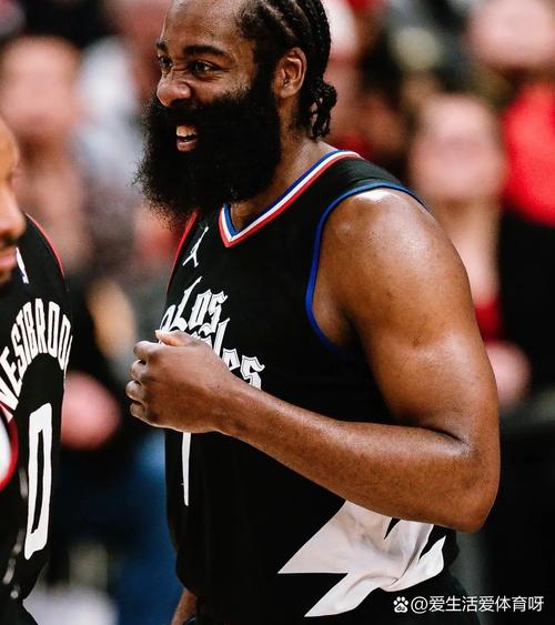 帕福斯击败黄潜，助塞浦路斯甲本赛季欧战积分暂时升至第四（帕福斯击退黄潜，塞浦路斯甲本季欧战积分暂列第4）