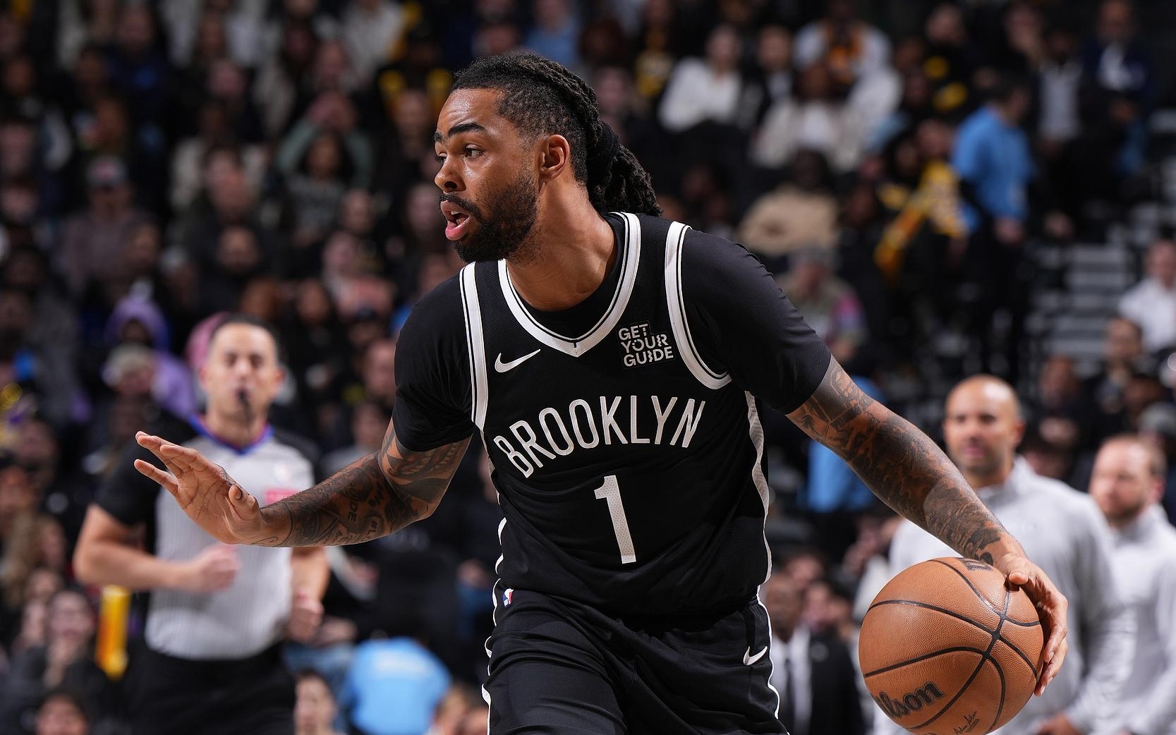 欧文突破防守助攻制胜（欧文突破撕防助攻锁定胜局）