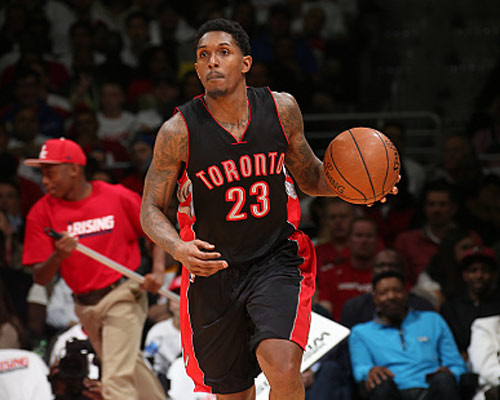 凤凰稳了？过去8次常规赛对阵跳伞蚁，凤凰7胜1负（凤凰对跳伞蚁压制明显，近8次常规赛交锋7胜1负）