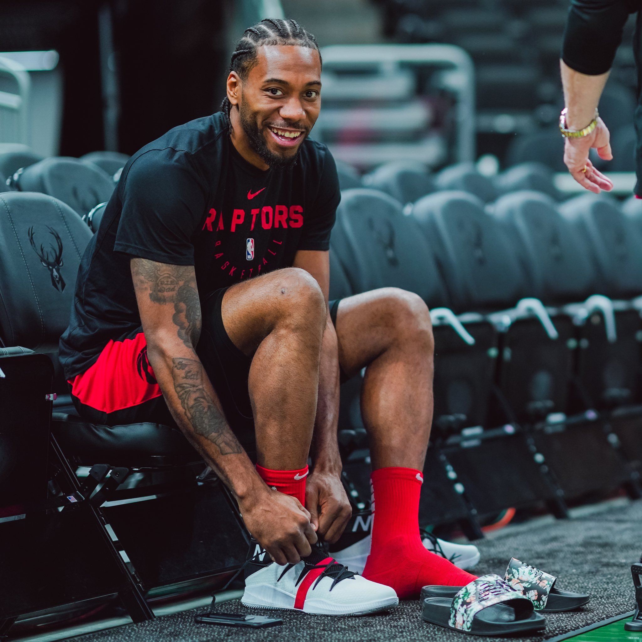 埃贝尔：不理解关于诺伊尔的争论，本赛季他一直是我们的支柱（埃贝尔：不明白围绕诺伊尔的争议，他本季始终是我们的中流砥柱）