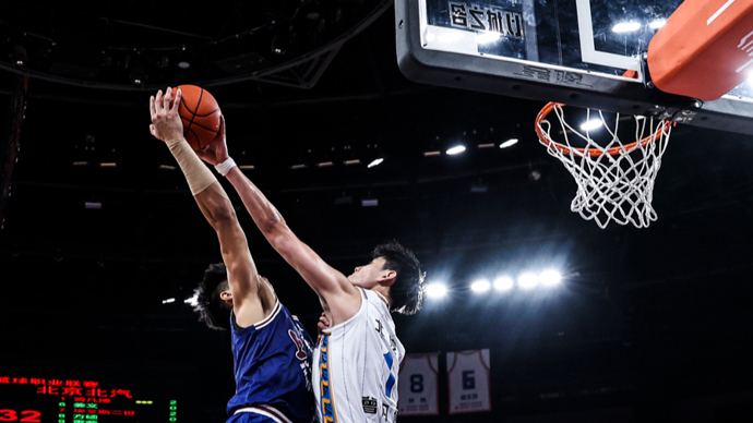 曼联重返英超前六（曼联再度跻身英超前六）