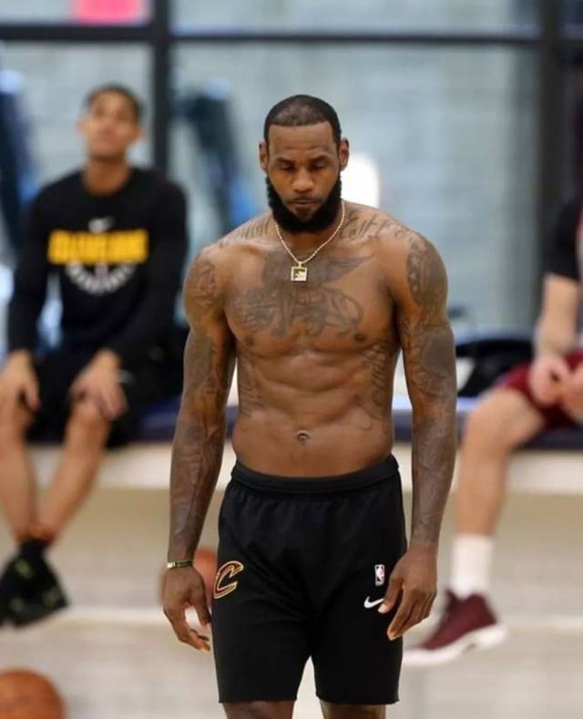 早报：拥有地表最强人类的从容感……怎么，你们没有吗？（早报：地表最强加持，从容气度拉满……怎么，你们没有？）