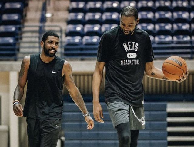 世界最经典的十大足球技巧（全球十大经典足球招式解析）