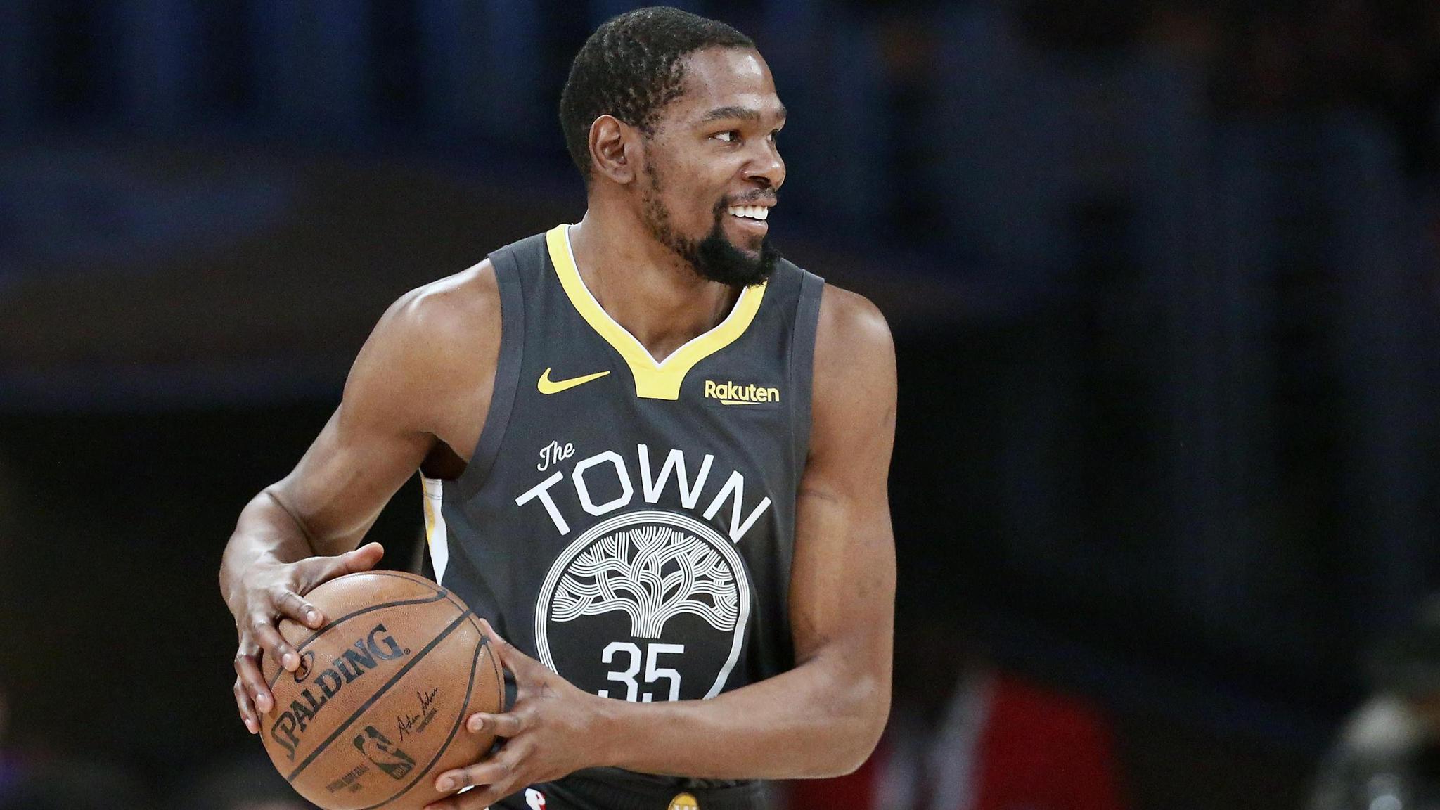 存在感不足！哈登上半场5中2得7分2板3助2断 罚球4中1（哈登半场低迷：5投2中仅7分2板3助2断，罚球4罚1中）