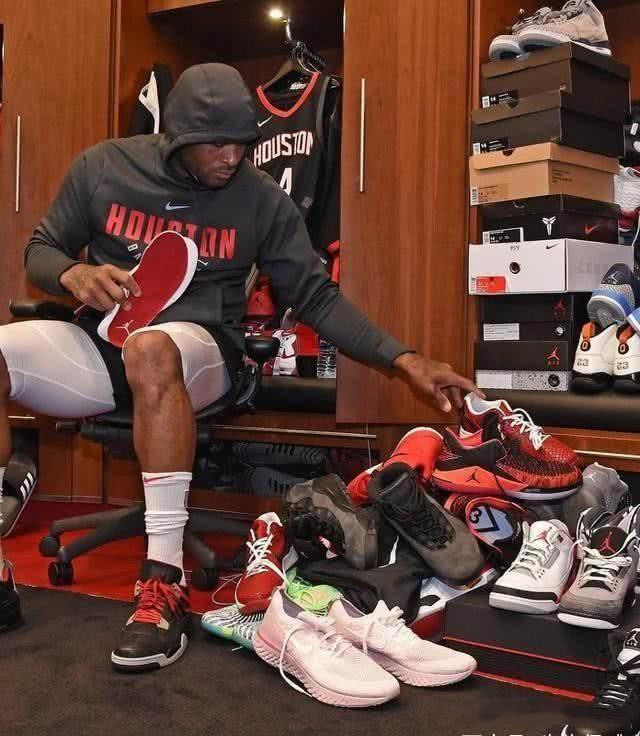 记者：德拉普肩部受伤，将缺席6至8周（记者称德拉普肩部受伤，预计缺阵6至8周）