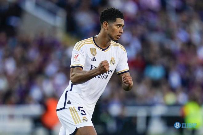 库里达成超狂里程碑！盛赞飙27分的状元郎：联盟后继有人（库里缔造史诗纪录！力赞砍下27分的状元：联盟接班人已现）