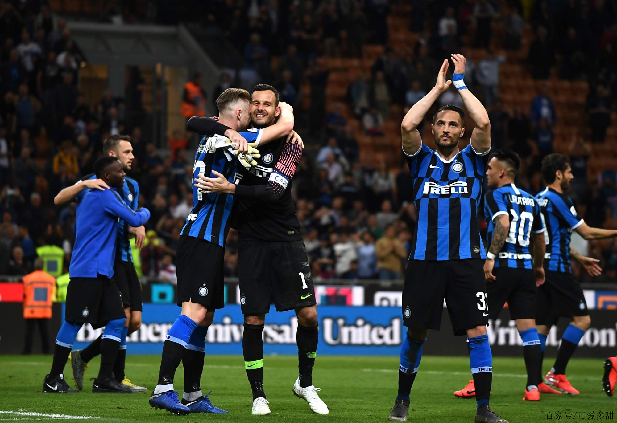 埃泽：丁丁是高水平足球思想家，这类球员是我自幼仰望的榜样（埃泽：丁丁是顶级足球智者，这样的球员是我从小崇拜的典范）