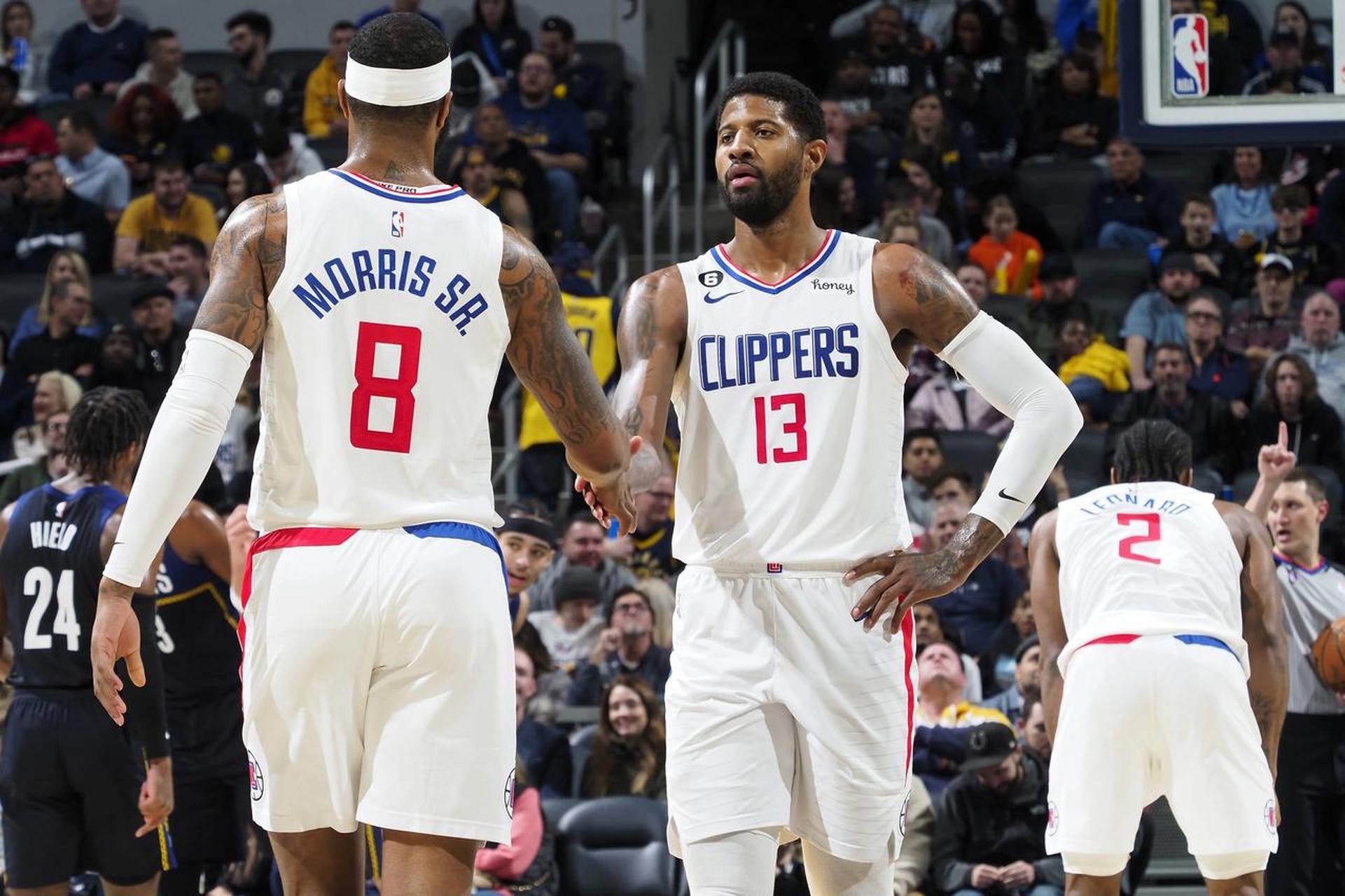 表现稳定！胡金秋半场4投全中拿到10分（胡金秋半场效率爆棚：4投全中拿下10分）