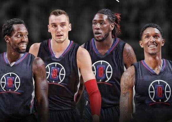 欧冠战报：格鲁克双响，阿贾克斯4-2逆转卡拉巴克收获首胜（欧冠快讯：格鲁克梅开二度 阿贾克斯4-2逆转卡拉巴克迎来首胜）