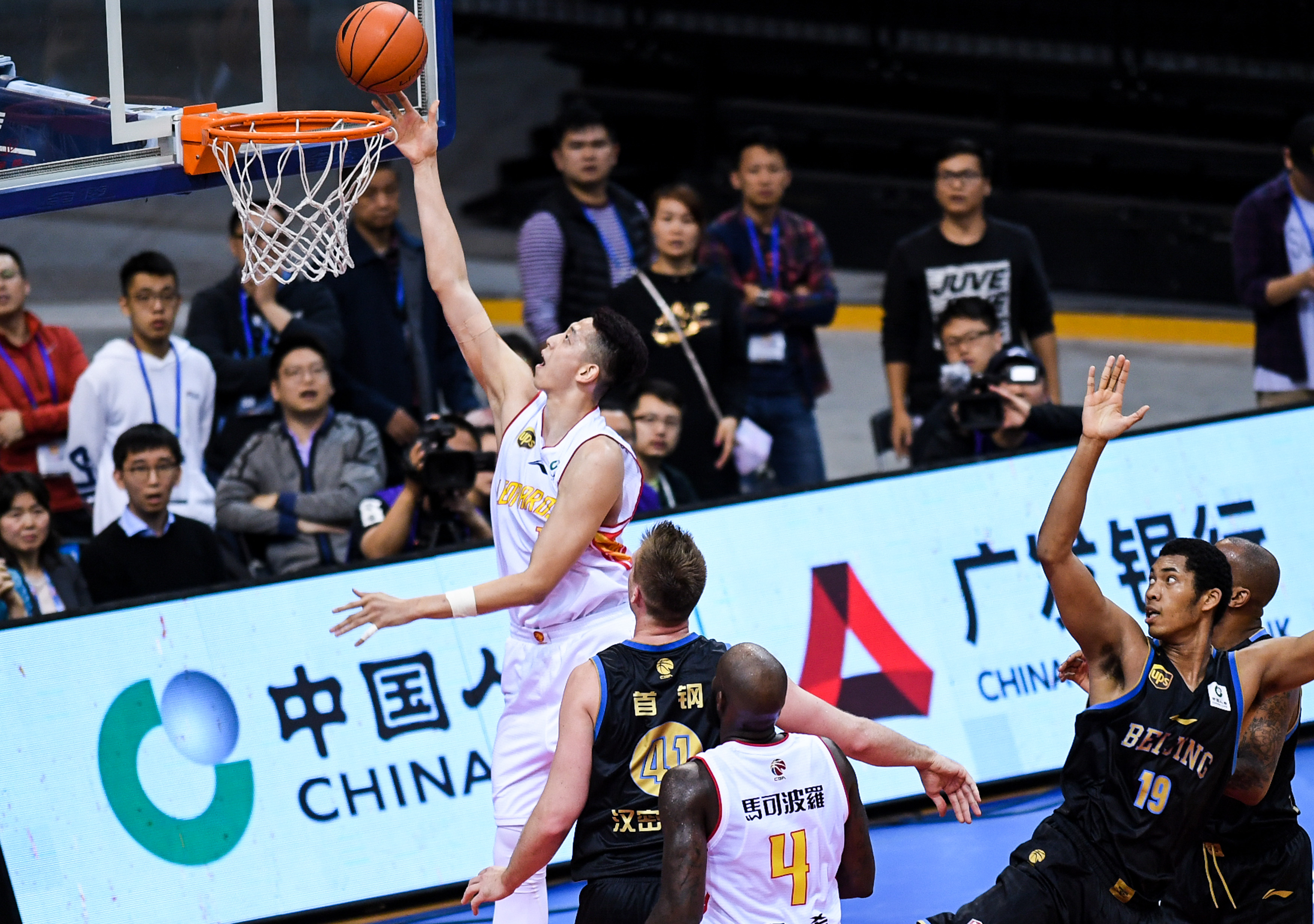 巴黎人报：登贝莱患流感缺席训练，可能无缘出战毕尔巴鄂（巴黎人报：登贝莱流感缺训，出战毕尔巴鄂成疑）