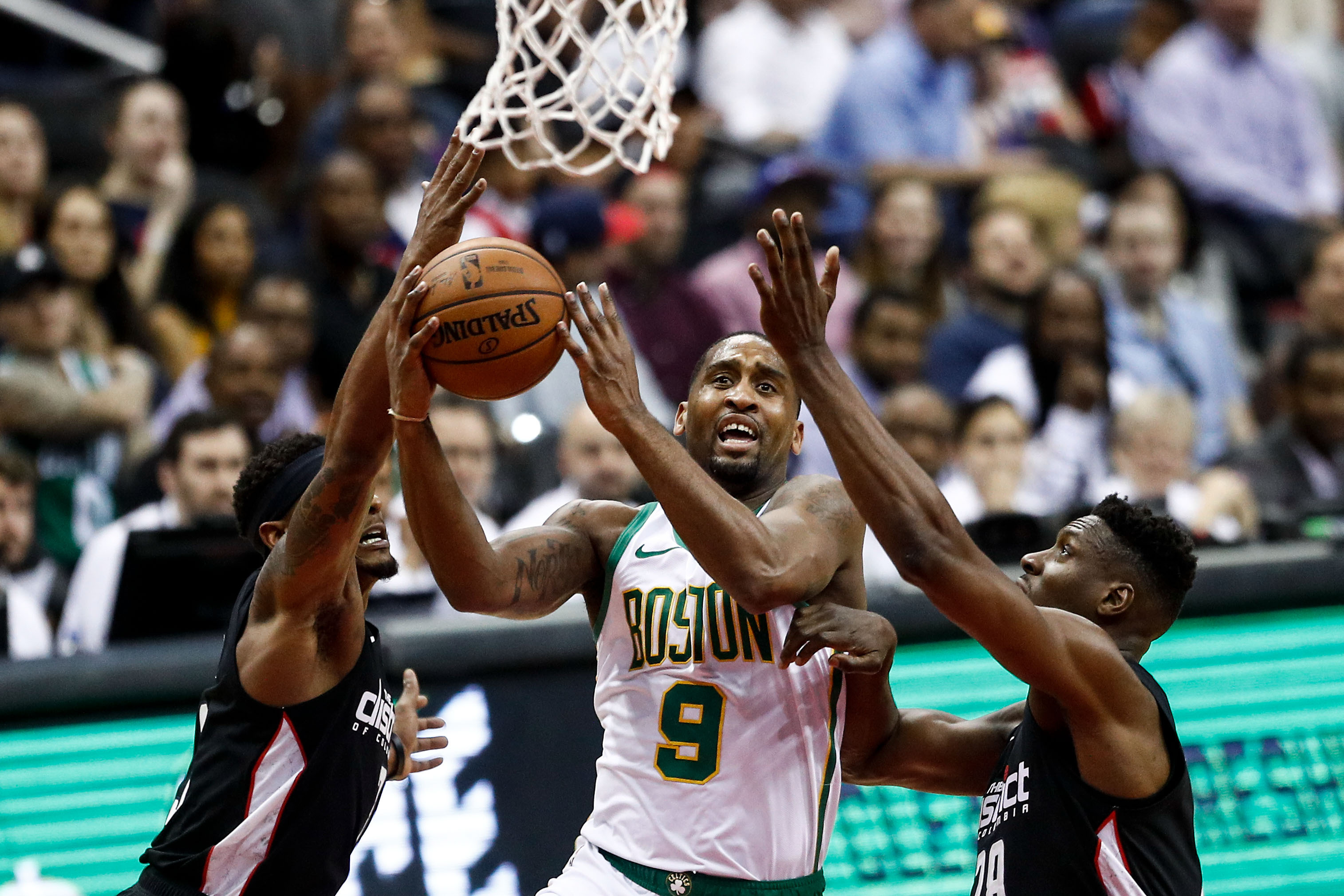 德甲霸主制造惨案，13轮12胜，凯恩踢疯了：替补轰入3球（德甲霸主横扫，13轮12胜，凯恩替补戴帽）