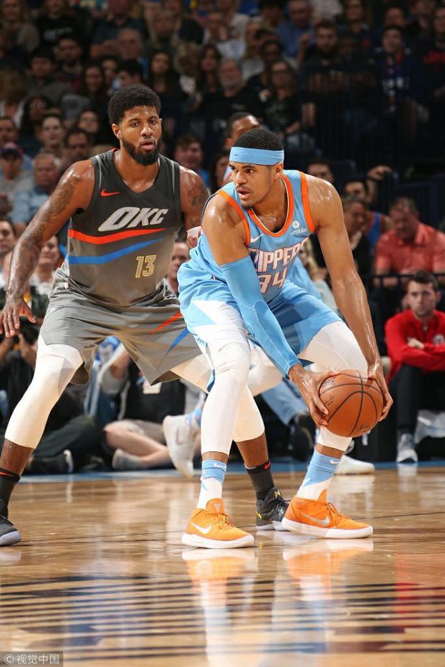 还在较劲！东契奇先对轰阿门汤普森 随后又与杜兰特对轰三分球（较劲不停！东契奇先与阿门汤普森互飙，随后又与杜兰特上演三分大战）