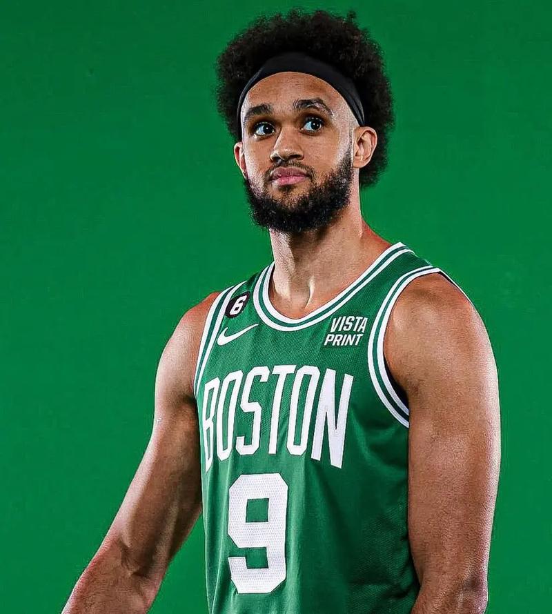 对飚！约翰逊首节4中4得到10分&奎因6中4拿到9分（火力对轰！约翰逊首节4投全中拿下10分，奎因6投4中斩获9分）