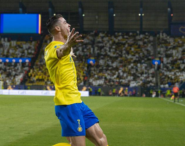 德国杯半场：斯特龙普夫乌龙+染红，斯图加特1-0十人波鸿（德国杯半场战报：斯特龙普夫乌龙+被罚下，十人波鸿0-1落后斯图加特）