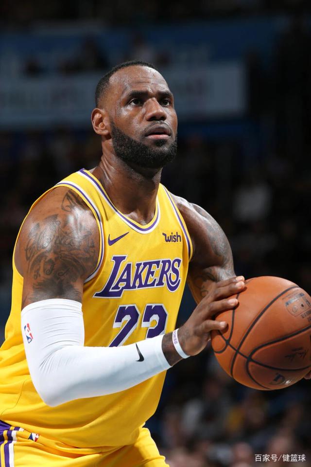 尤文官方：弗拉霍维奇成功接受了左内收肌腱撕脱修复手术（尤文官宣：弗拉霍维奇左内收肌腱撕脱修复手术顺利完成）