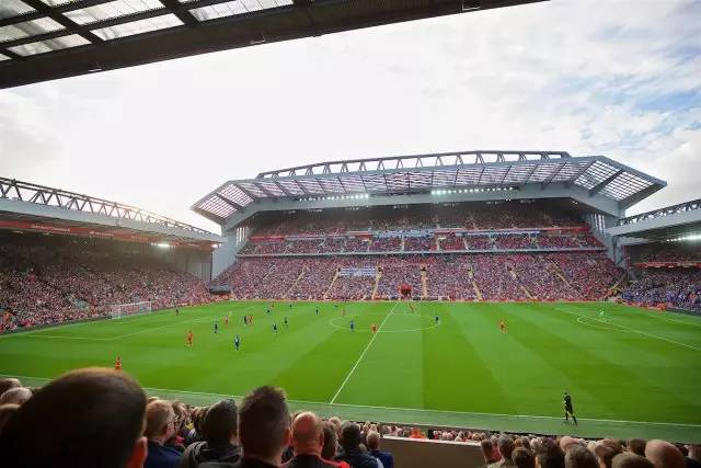 詹姆斯：上半场纽卡表现的更好，能进球帮助球队感觉太棒了（詹姆斯：纽卡上半场更占优，为球队破门的感觉太棒了）