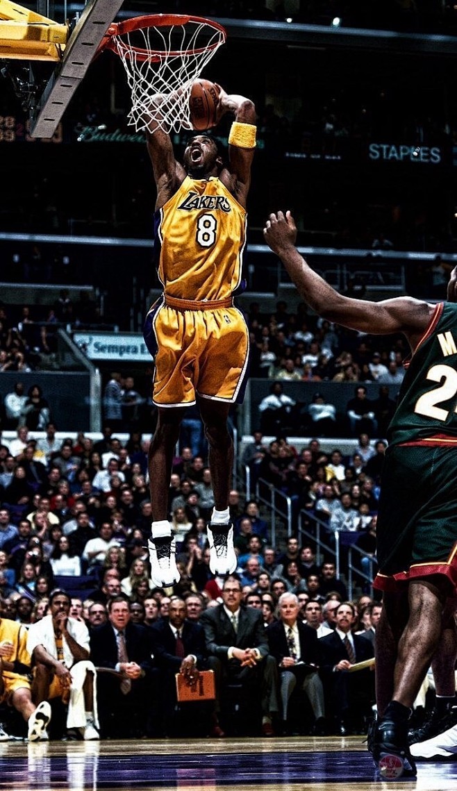 格纳布里：凯恩在防守中表现出色，进球归功于球队定位球教练（格纳布里称赞凯恩防守出色：进球功劳属于球队的定位球教练）