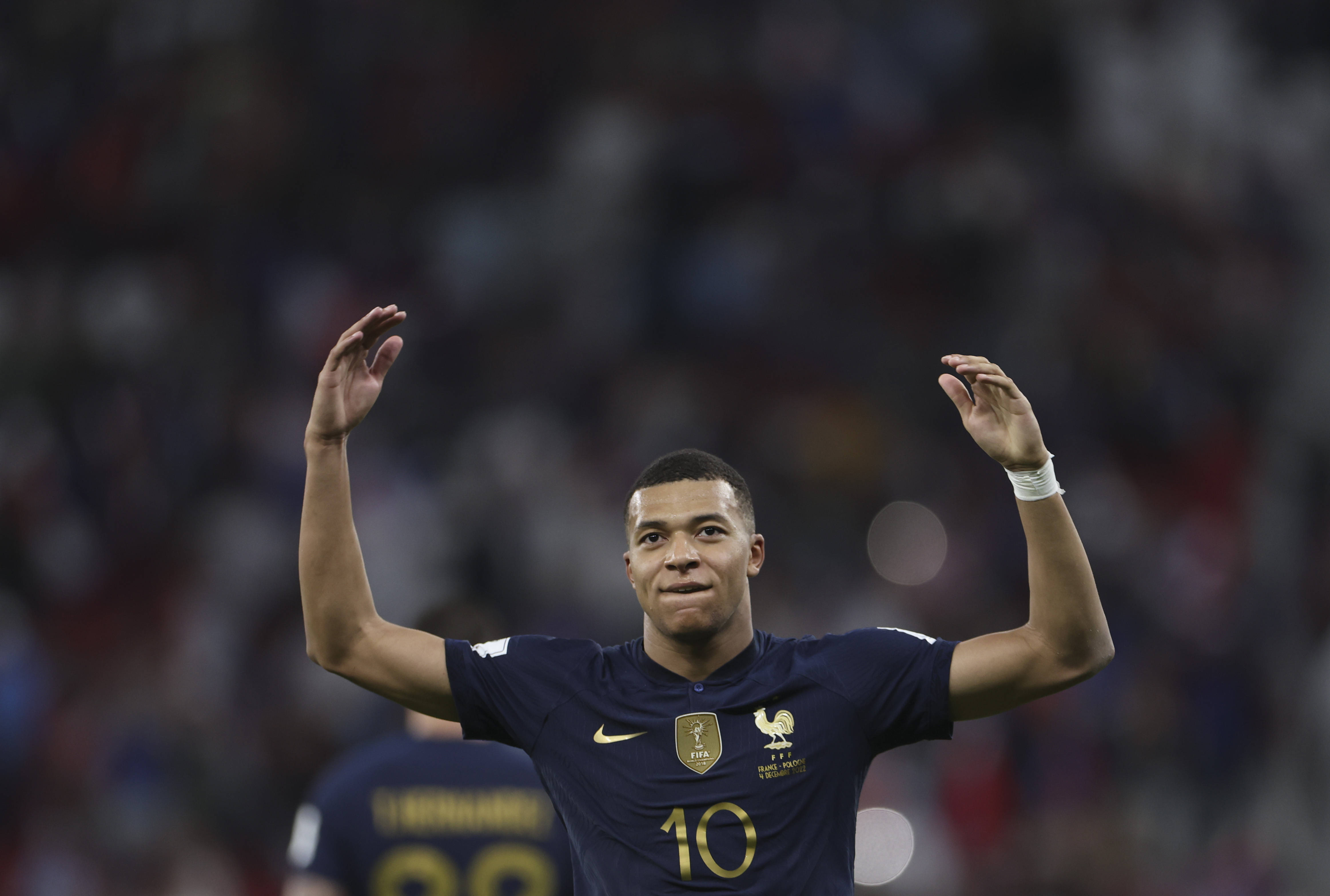 足球曝某豪门将出售队内三名老将，重建计划开启（足坛曝某豪门拟清洗三名老将，重建计划启动）