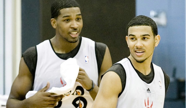 宿命对决！马刺三杀雷霆8连胜逼近榜首 成卫冕冠军最大苦主（宿命之战再起！马刺三胜雷霆豪取8连胜逼近榜首，成卫冕冠军头号克星）